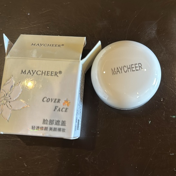 Face cover up - Picture 2 of 4